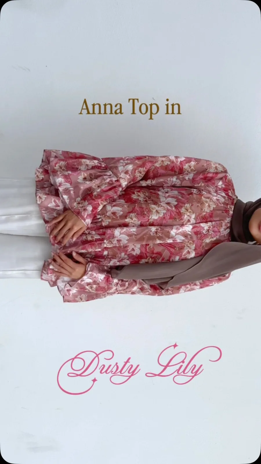 Anna top in dusty lily🤍 Soft, Effortless and easy to style for every occasion. Wether it’s brunch, work, or a casual da